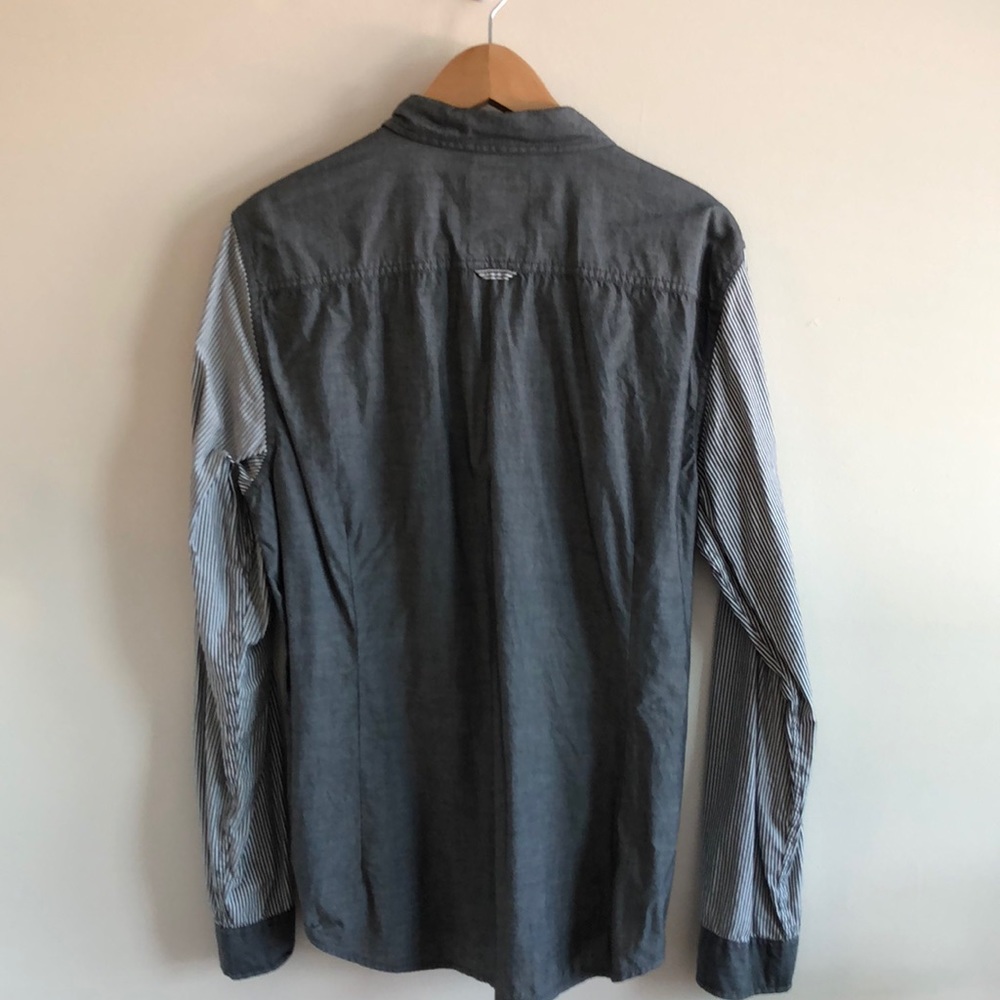 Men’s Guess button down - Picture 3 of 3